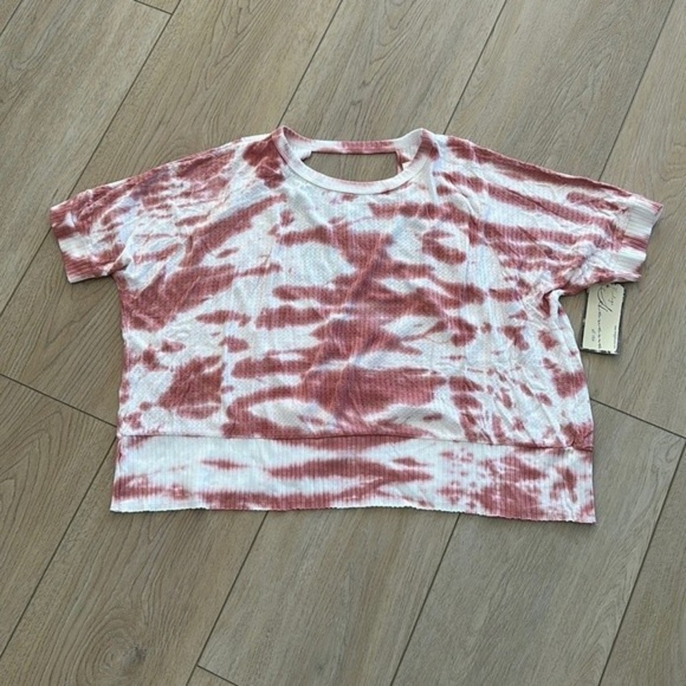 Vintage Havana tie dye NWT atop
